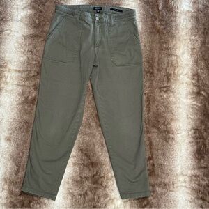 Jones New York Women’s Olive Green Chinos Size 8